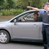 Nachytávka: stařec parkuje